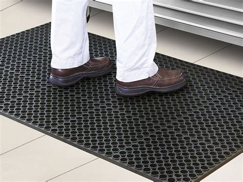 slip resistant rubber flooring